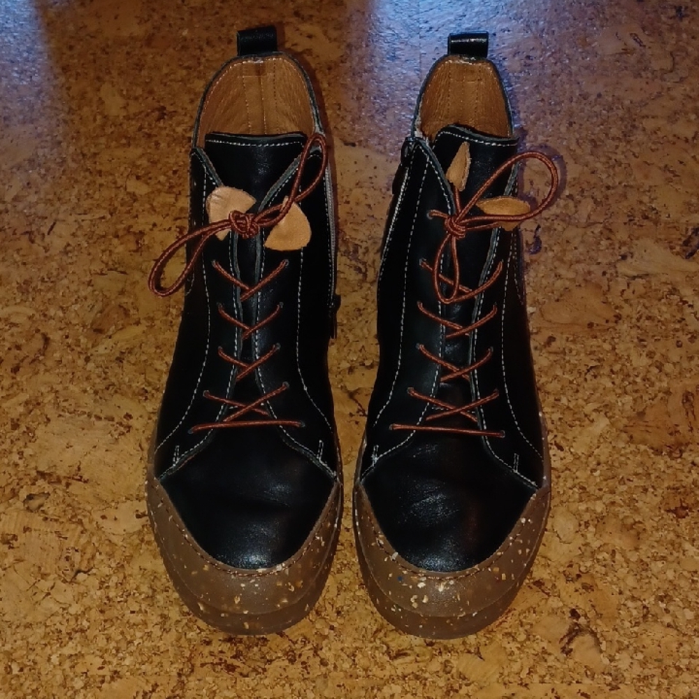 Biza Idle Women's Leather Lace Up Boots Size 9.5 NWOT